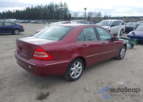 2004 Mercedes-Benz C 240 z USA, uszkodzony, nr VIN WDBRF61J44A638881